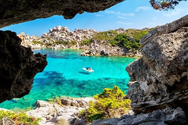Dubrovnik Blue & Green Cave Boat Tour — Elaphiti Islands & Šunj Beach photo 4
