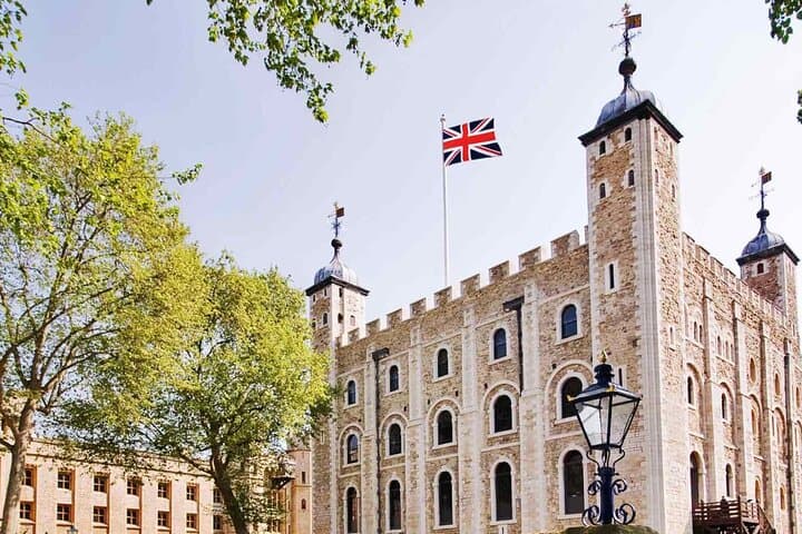 Royal London Walking Tour & Tower of London Visit — Changing of the Guard to Crown Jewels