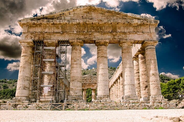 8-Day Classic Trip in Tunis, Malta & Sicily — Etna Hike, Valletta & Ancient Kairouan