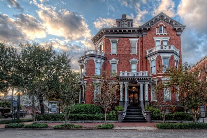 Deathly Debutantes Savannah Ghost Tour — Haunted Walking Tour of Johnson Square photo 4