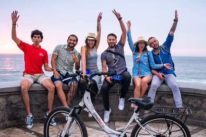 Miraflores Bike Tour Lima: Coastal Cycling Along the Malecón