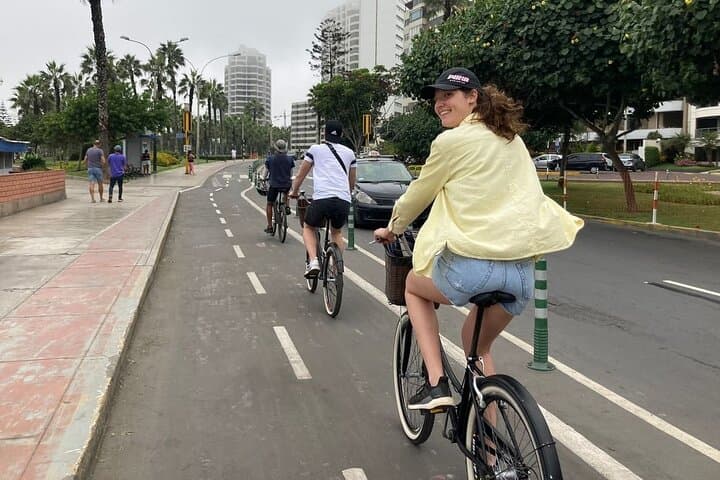 Miraflores Bike Tour Lima: Coastal Cycling Along the Malecón photo 2