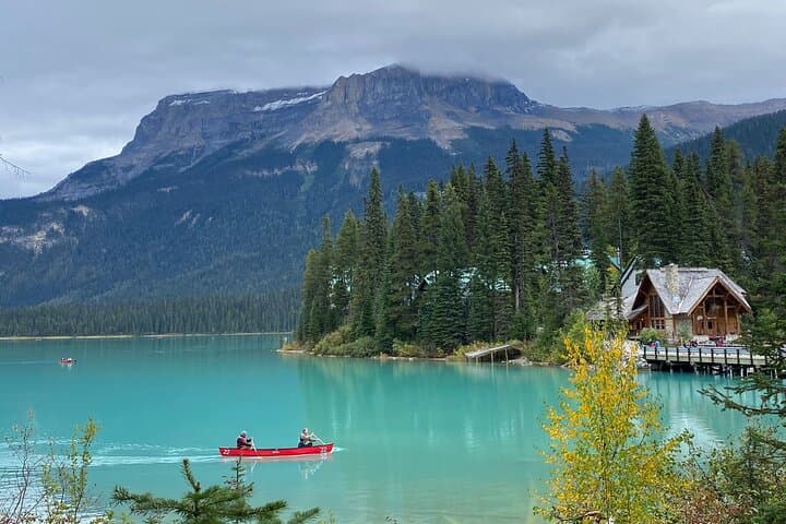 Banff Half-Day Lakes Tour: Lake Louise, Moraine & Emerald Lake photo 3