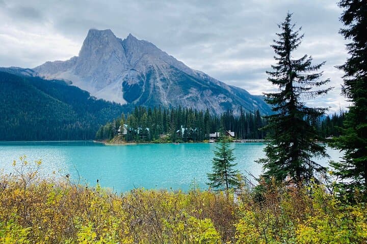 Banff Half-Day Lakes Tour: Lake Louise, Moraine & Emerald Lake photo 4