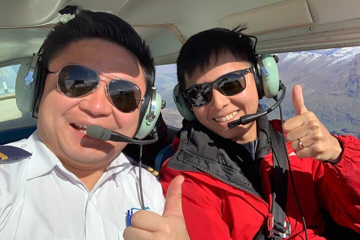20-Minute Trial Flight Over Lake Wanaka — Introductory Pilot Experience Above the Southern Alps photo 3