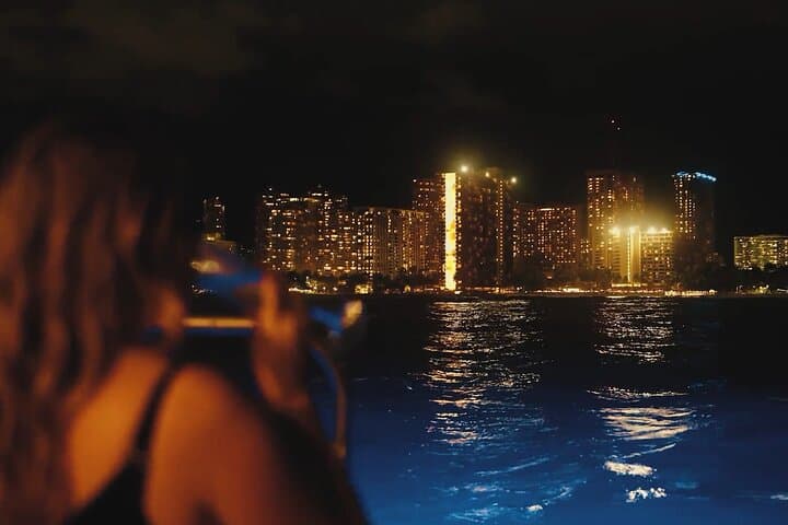 Waikiki to Diamond Head Sunset BYOB Cruise — Evening Waikiki Harbor Boat Tour