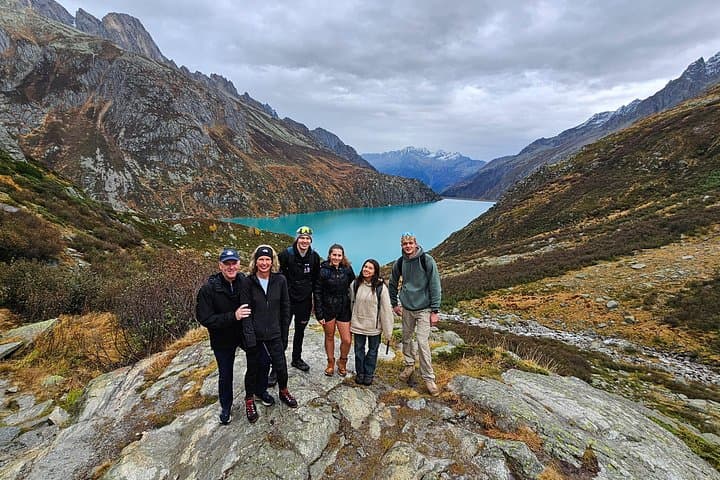2-Day Swiss Bike & Hike Combo: Lake Lucerne Cycle and Göscheneralp Alpine Hike