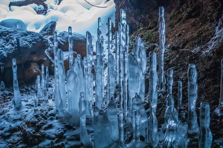 Bamboo Ice Cave Snowshoeing in Noboribetsu — Guided Winter Tour photo 3