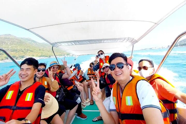 Nha Trang Mini Beach & 3-Island Adventure: Snorkel, Spa and Fishing Village Tour photo 2