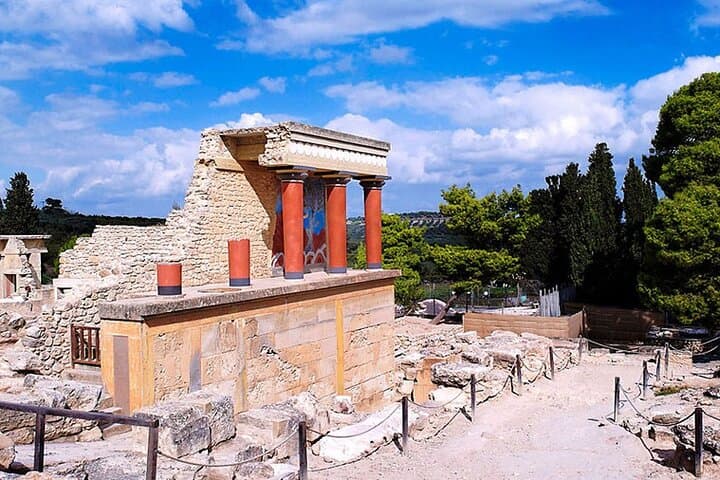 Family Adventure at the Palace of Knossos — Skip-the-Line Guided Tour in Crete photo 4