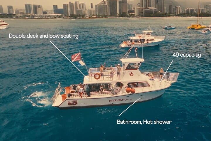 Waikiki to Diamond Head Sunset BYOB Cruise — Evening Waikiki Harbor Boat Tour photo 2