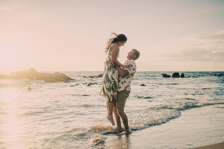 Sunset Couples Photoshoot on Maui Beaches: What to Expect and How to Prepare photo 3