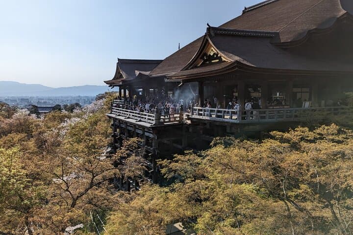 Private 8-Hour Kyoto Tour: Nijō Castle, Kinkakuji, Ginkakuji & Gion photo 2