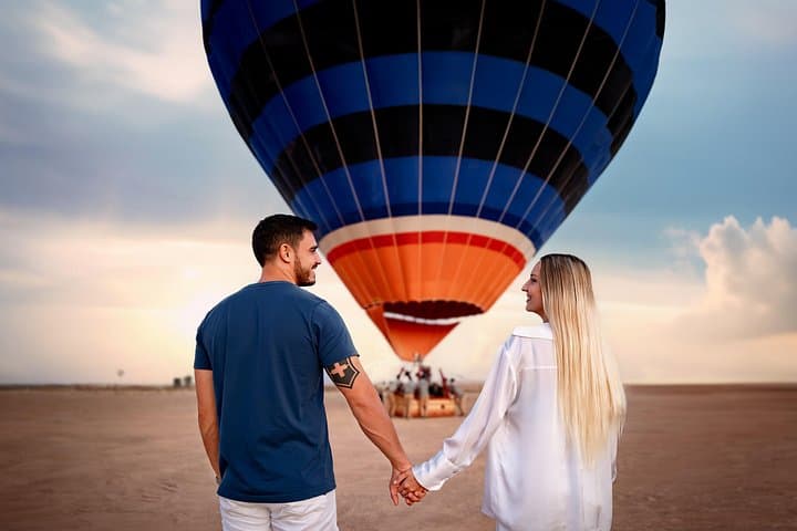 Breakfast in the Sky: Seated Hot Air Balloon Over the Dubai Desert