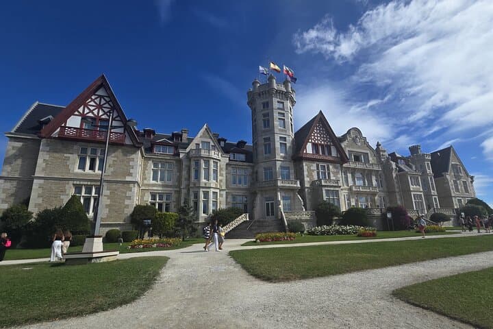 Private Walking Tour of the Magdalena Peninsula and Palace — Santander Guided Walk photo 2