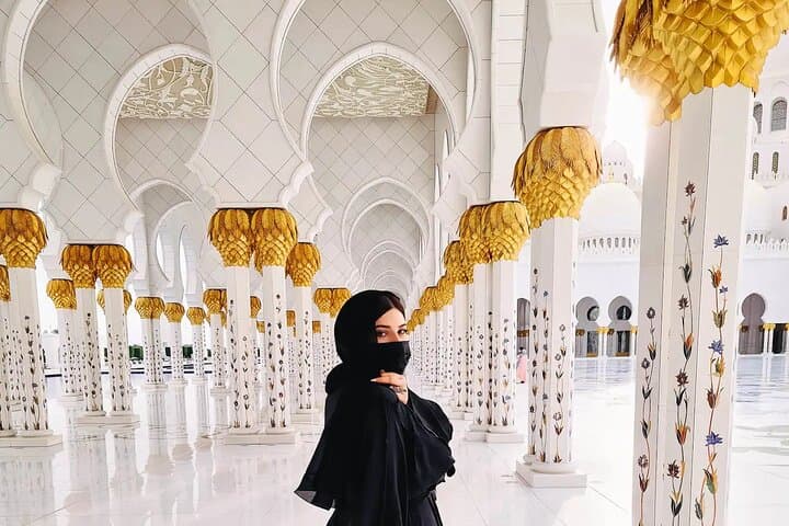 Abu Dhabi Grand Mosque Half-Day Tour from Dubai — Sheikh Zayed Highlights & Practical Guide