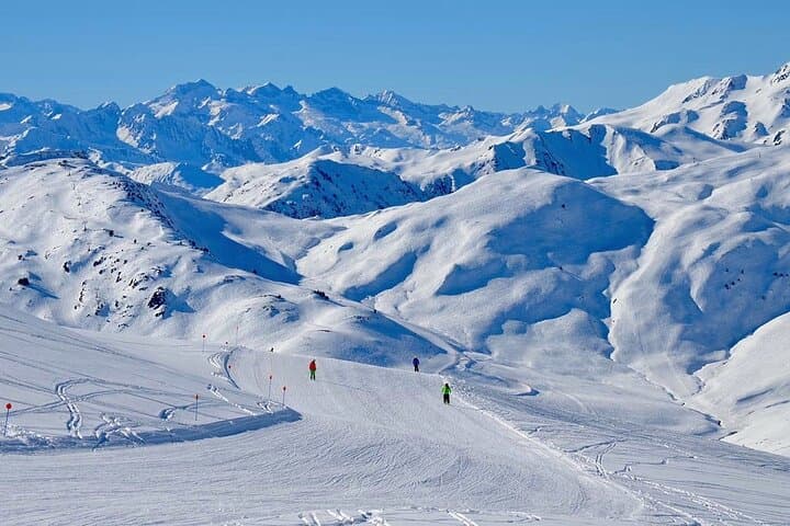 Baqueira-Beret Guided Ski Package: Lift Pass, Gear & Lessons Included