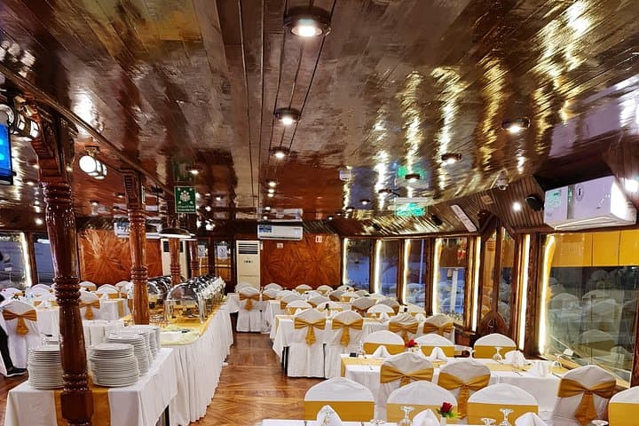 Dubai Marina Dhow Dinner Cruise with Live Entertainment — Sunset Sights & Arabic Hospitality photo 4