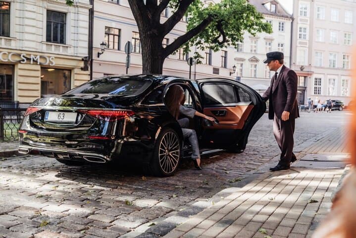 Boston Luxury Private Limousine Transfer 24/7 — Logan Airport & City Chauffeur photo 1