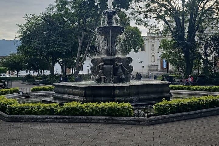 Antigua Colonial Walking Tour: Ruins, Markets & Jade Workshops photo 4