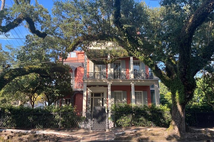 Garden District Walking Tour — Lafayette Cemetery & 19th-Century Mansions in New Orleans photo 4