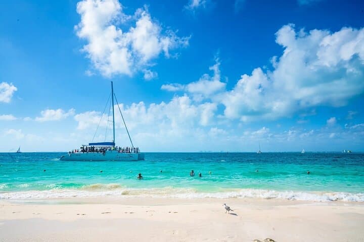 Isla Mujeres Catamaran Combo: Snorkel, Beach Club & Open Bar (7‑Hour Tour) photo 2