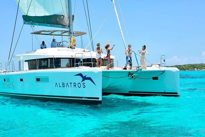 Isla Mujeres Catamaran Combo: Snorkel, Beach Club & Open Bar (7‑Hour Tour) photo 4