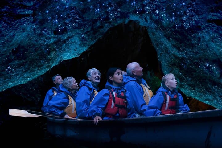 Rotorua Evening Big Kanu Starlight Glowworm Tour on Lake Rotoiti