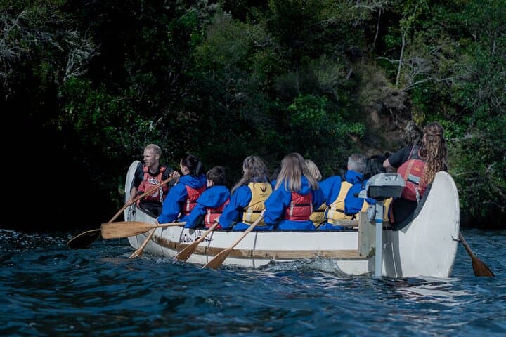 Rotorua Evening Big Kanu Starlight Glowworm Tour on Lake Rotoiti photo 4