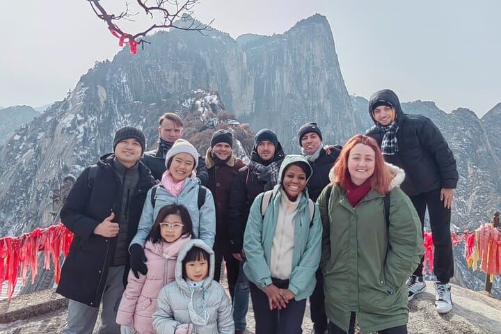 Huashan Private Day Tour from Xi'an — Cable Car Hike & Local Snack Banquet