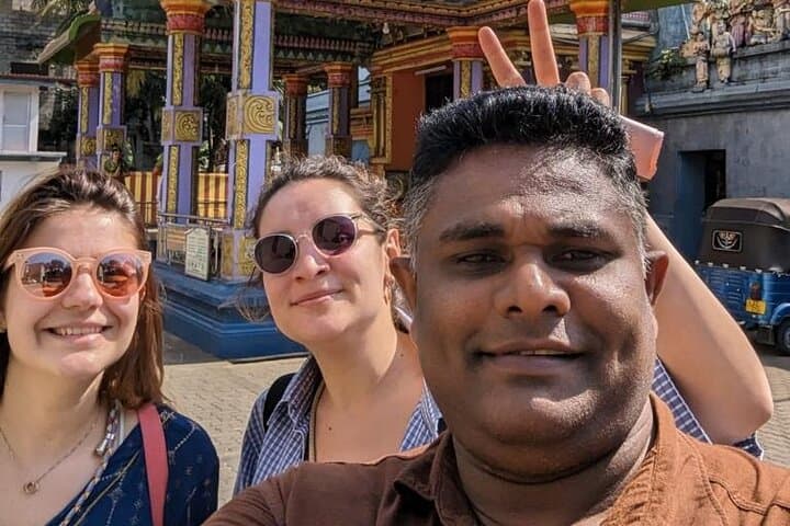 Kandy Heritage Tuk-Tuk City Tour: Temple of the Tooth, Botanical Gardens & Cultural Show photo 3