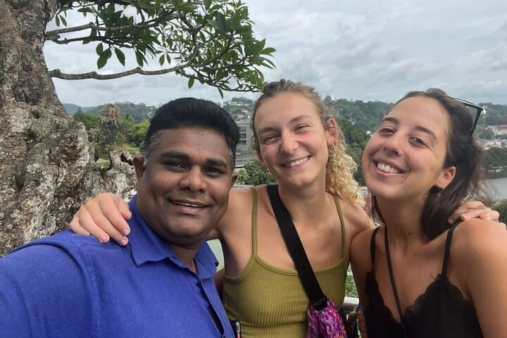 Kandy Heritage Tuk-Tuk City Tour: Temple of the Tooth, Botanical Gardens & Cultural Show photo 5