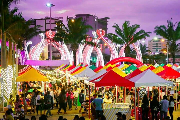 Da Nang Night Markets & Han River Cruise: Private Evening Tour photo 4