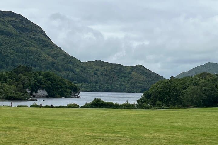 Exploring Ireland’s Ring of Kerry: A Full-Day Private Minibus Adventure