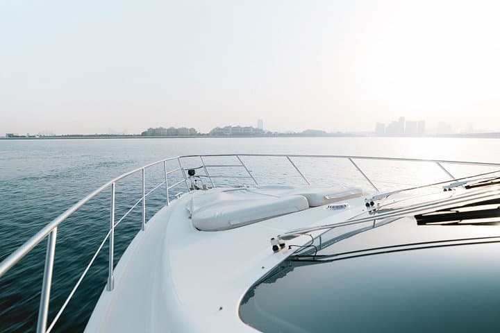 Dubai 2-Hour Private Luxury Yacht Tour — Burj Al Arab & Atlantis Cruise photo 4