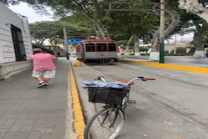Coastal Cycle: Miraflores to Barranco Bike Ride in Lima photo 6