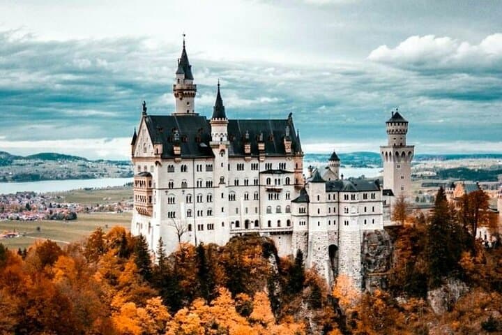 Fairy-Tale Castles from Füssen: Neuschwanstein, Linderhof & Oberammergau in a Day