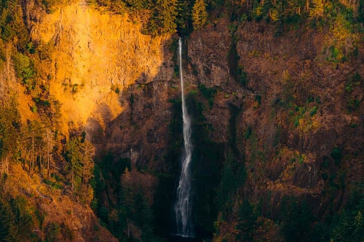 Troutdale Air Tour: 40-Minute Multnomah Falls & Columbia River Gorge Flight
