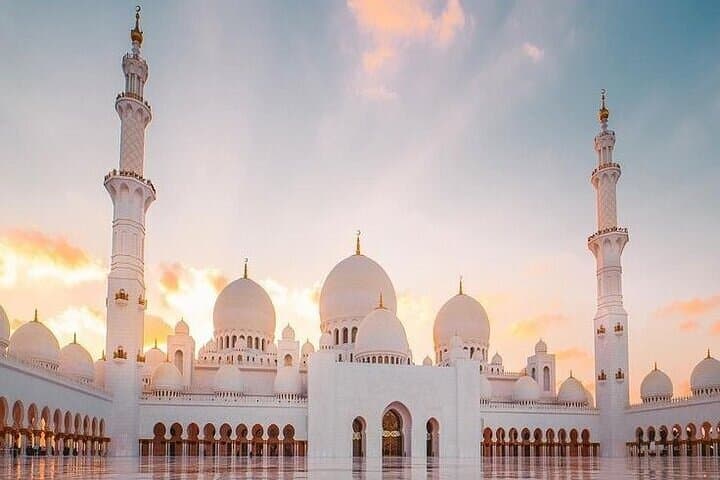 Half-Day Abu Dhabi Sightseeing Tour: Sheikh Zayed, Etihad Towers & Corniche