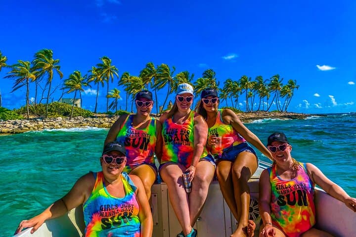 Private Rose Island Half-Day: Snorkel Turtles, Swimming Pigs & Sandy Cays photo 2