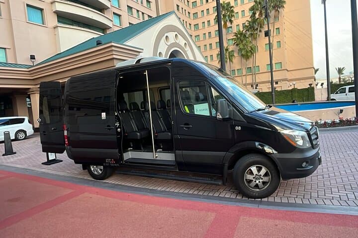 Private Transfer from MCO to Universal Orlando Resort — Fast Door-to-Park Service photo 3
