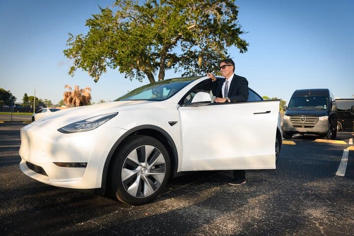 Private Transfer from Universal Orlando Resorts to Orlando International (MCO) — Direct Hotel Shuttle photo 3