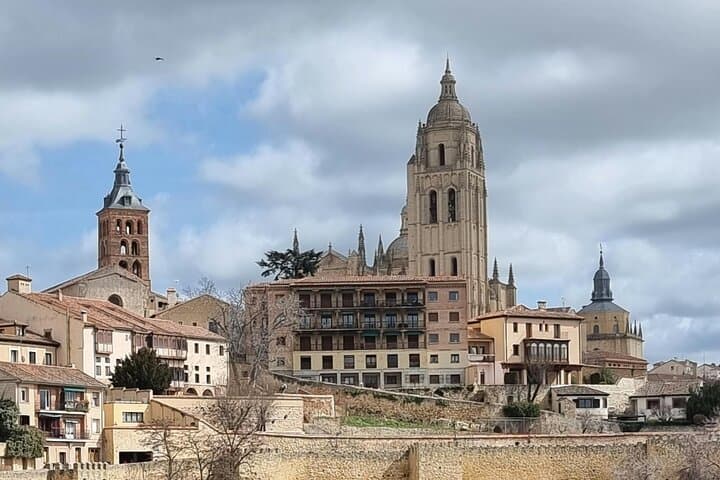 Segovia in a Day: Private Minivan Tour from Madrid to the Alcázar, Aqueduct & Cathedral photo 2