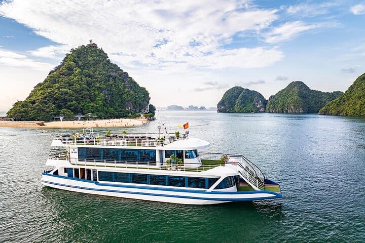 Ha Long Bay Luxury Day Cruise: Kayak Sung Sot Cave & Buffet Lunch photo 2