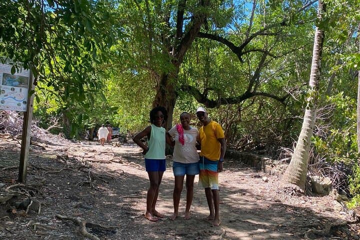 Island Hopping and Snorkeling in Baie du Robert, Martinique photo 4