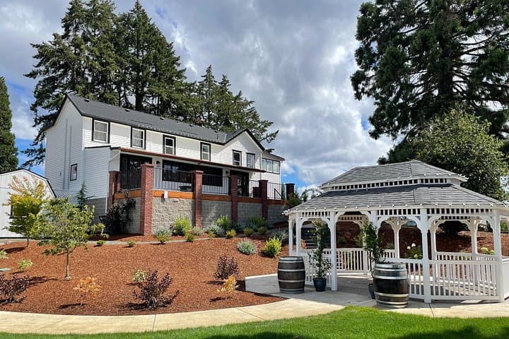 Willamette Valley Wine, Stables & Classic Cars Day Tour from Portland photo 4