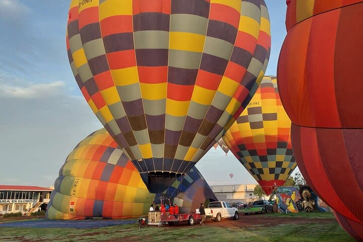 Dawn Hot-Air Balloon Over Teotihuacán with Cave Breakfast and Obsidian Workshop photo 5