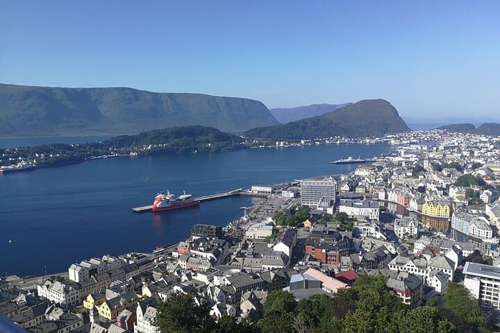 Island Hopping from Ålesund: Alnes Lighthouse, Giske Beach & City Sightseeing photo 2