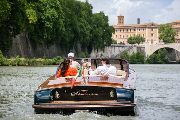 Private Luxury Boat Ride on the Tiber — La Dolce Vita Cruise in Rome photo 6