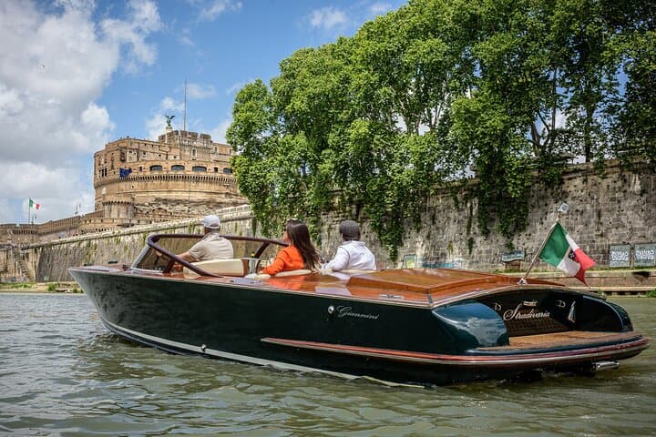 Private Luxury Boat Ride on the Tiber — La Dolce Vita Cruise in Rome photo 3